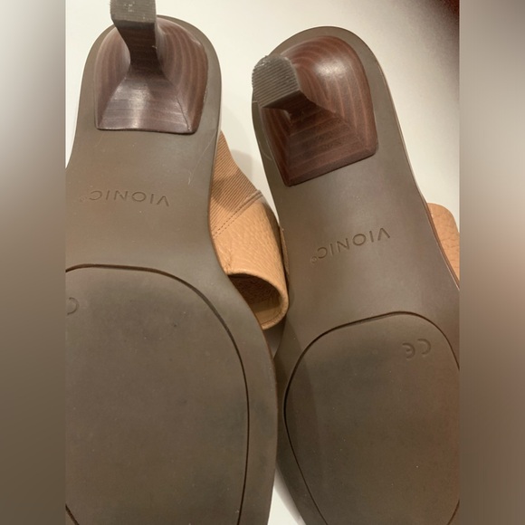 Vionic. Sandal shoe kitten heel size 6.5 - Picture 5 of 5